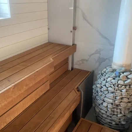 Suure Terrassiga Maja Raamal * Pärnu